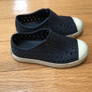 Native Jefferson Black Shoes Toddler Boys Size 9